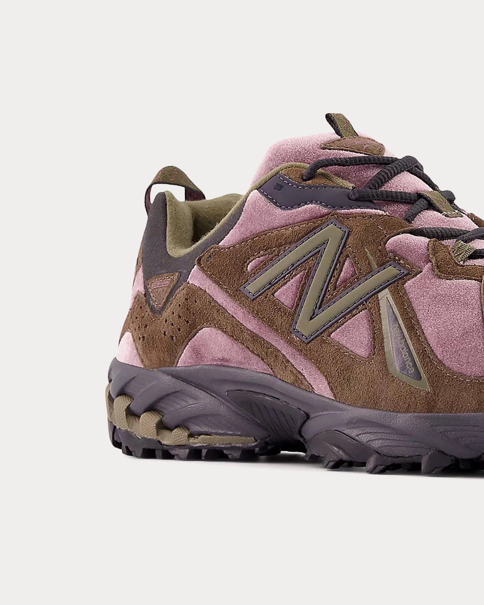 Raincloud New Balance 9060 610v1 Licorice / Dark Mushroom / Dark Camo Low Top Sneakers