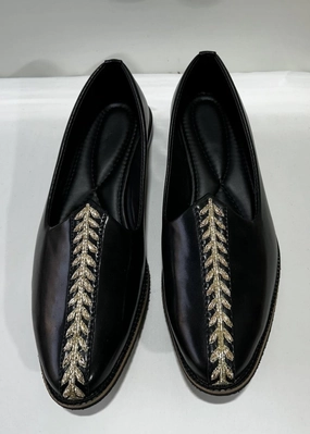 BLACK EMB JUTI STYLE SHOES FOR MEN Zerogrand Loafers