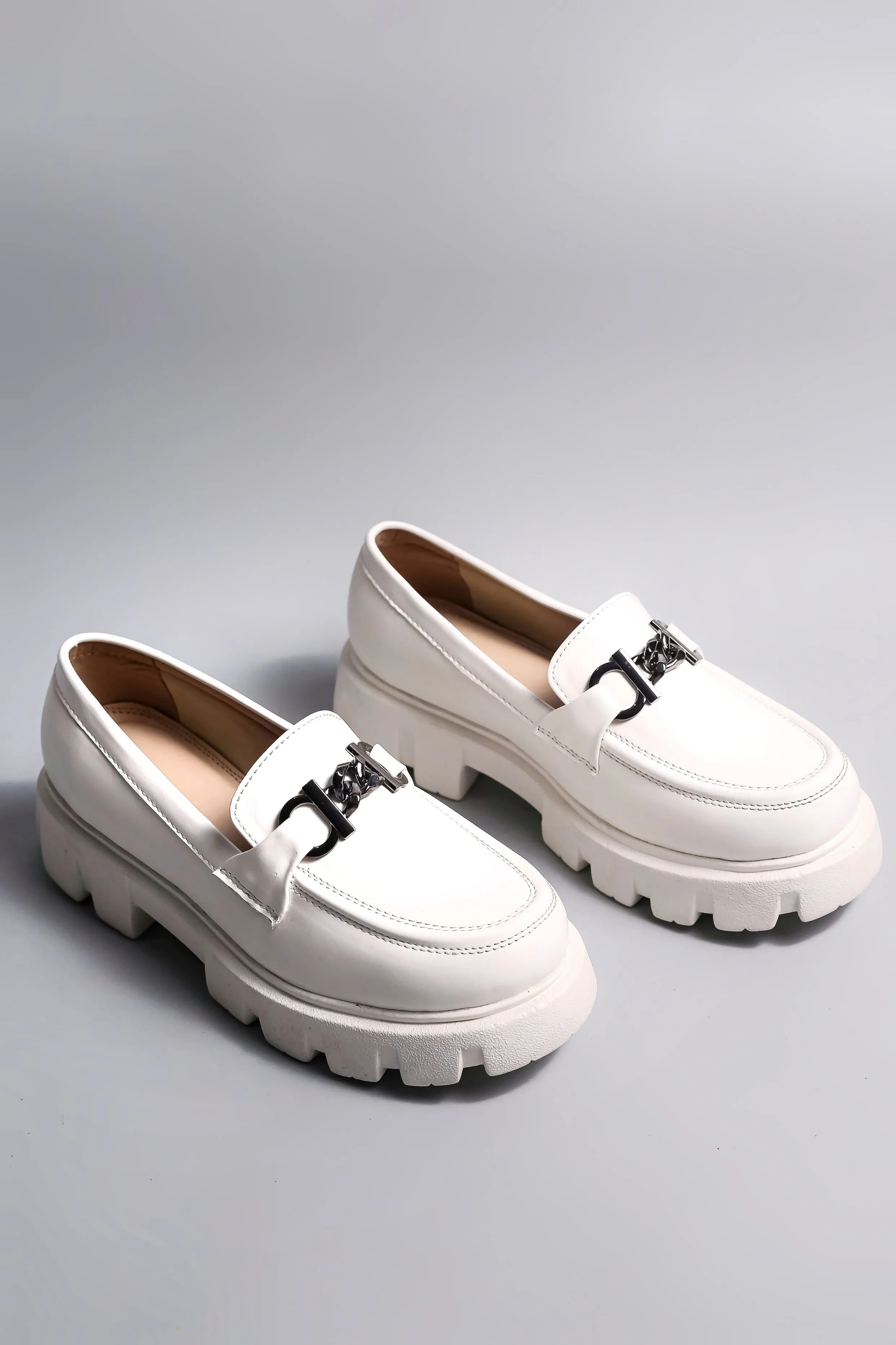 Brauch White Solid Buckle Embellished Loafer Shoe Pull And Bear Loafers