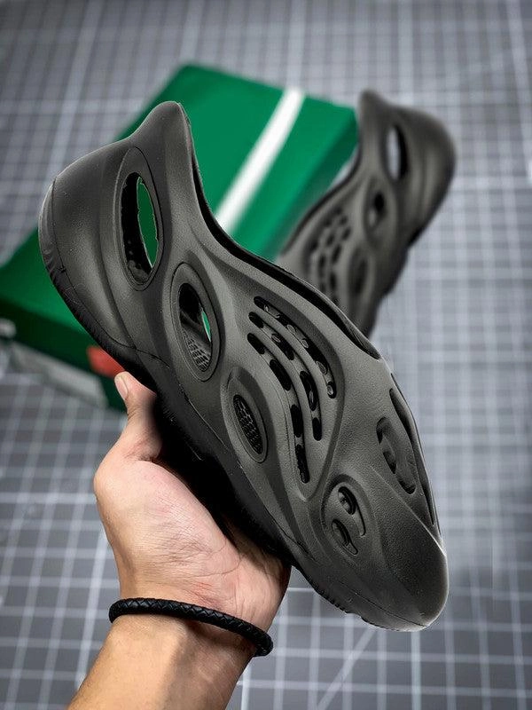 Supportive Sandals Buxton Yeezy Fire Runner For Men.