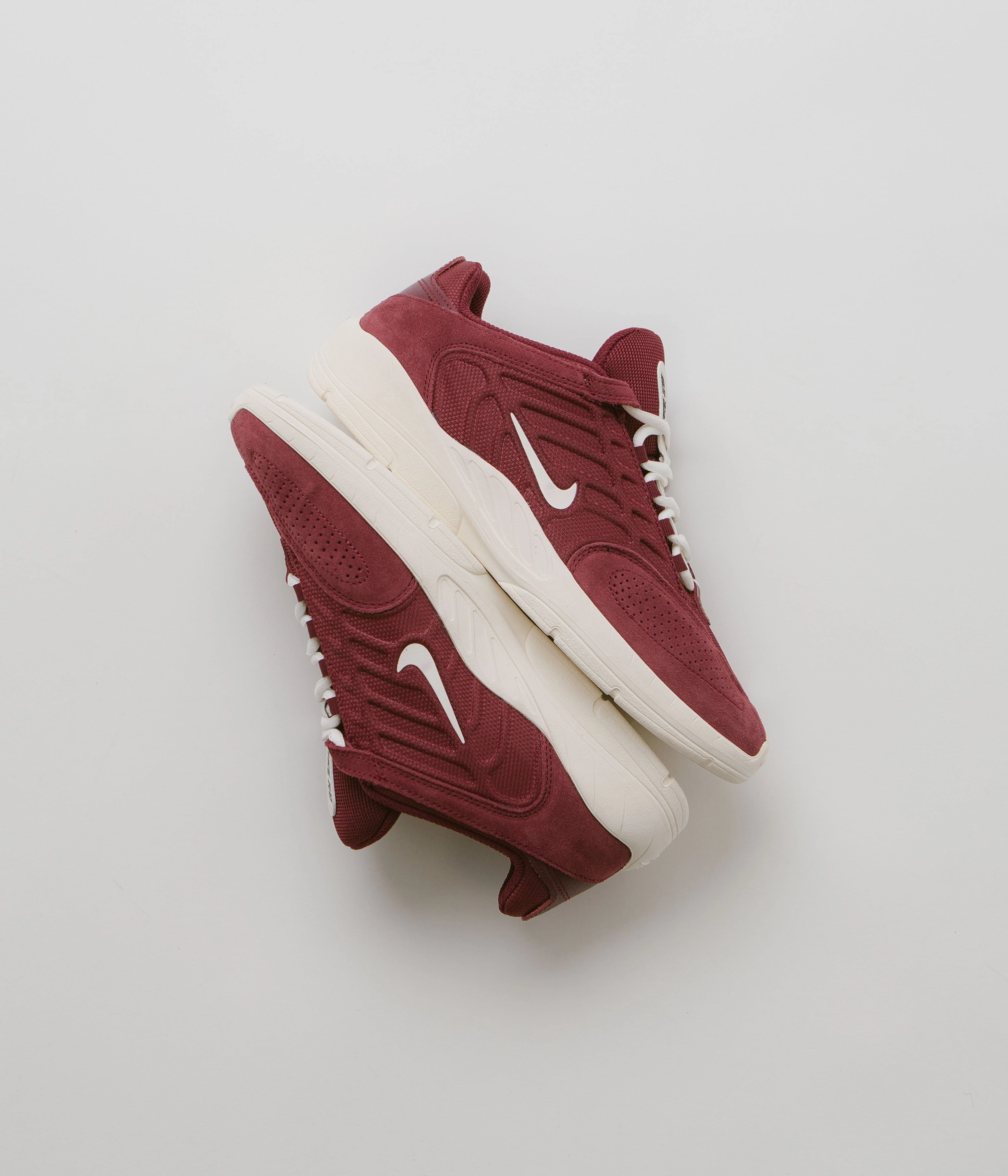 Nike SB Vertebrae Shoes - Team Red / Sail - Team Red - Sail Asics Gel Noosa Tri 11 Running Shoe