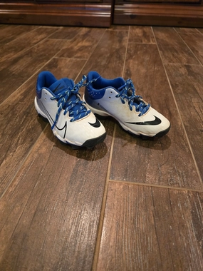 Size 13 Nike softball Cleats - size Shoes:      13 & 13.5 (Little Kid) Asics Shoe Tracker