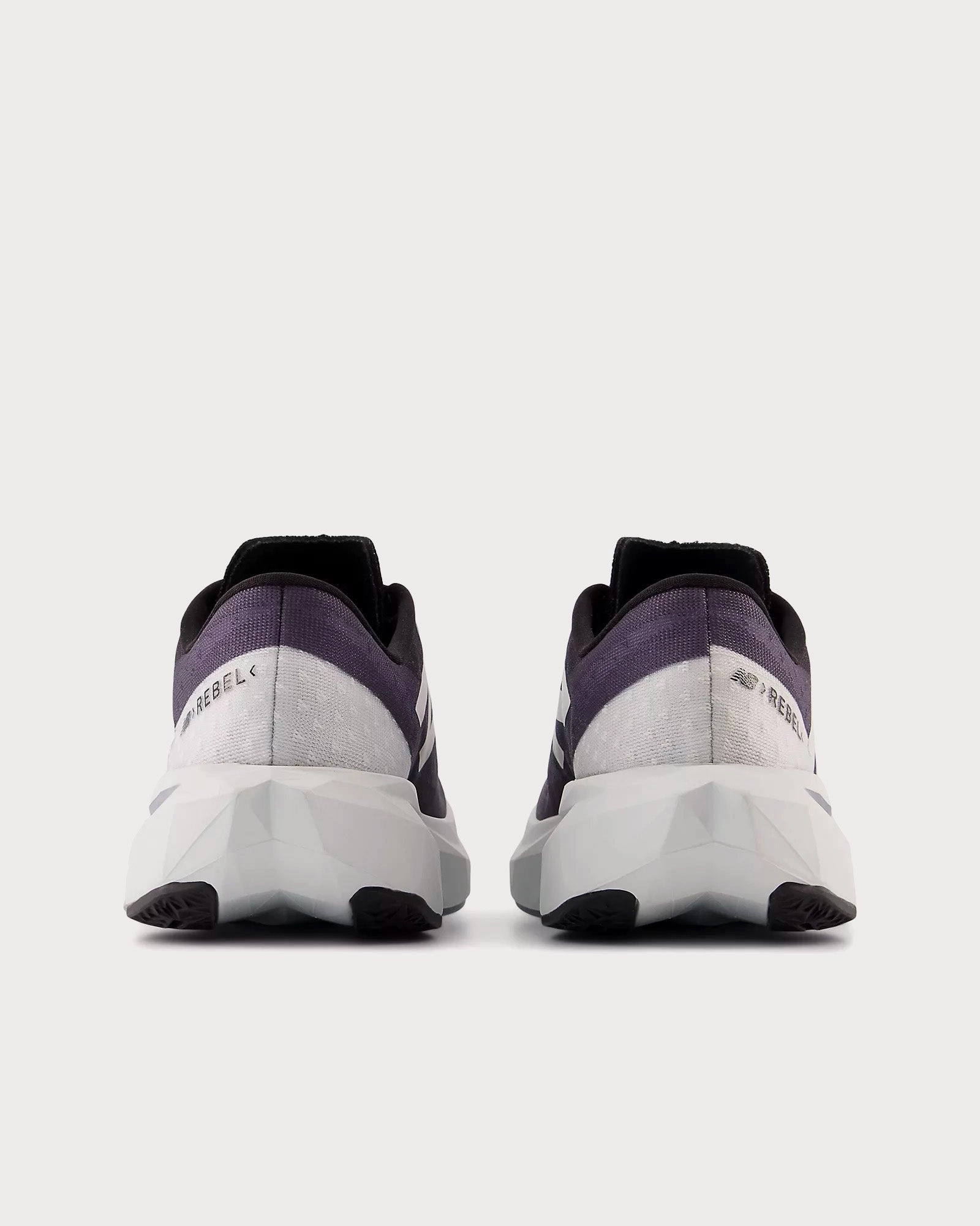 FuelCell Rebel v4 Graphite / Black / Quartz Grey Running Shoes New Balance 2002r Bone