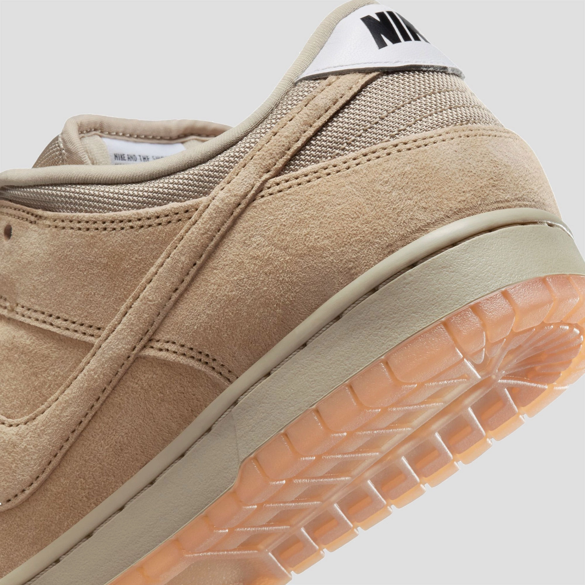 Nike SB Dunk Low Pro B Skate Shoes Parachute Beige / Parachute Beige Asics Gel 8 Running Shoes