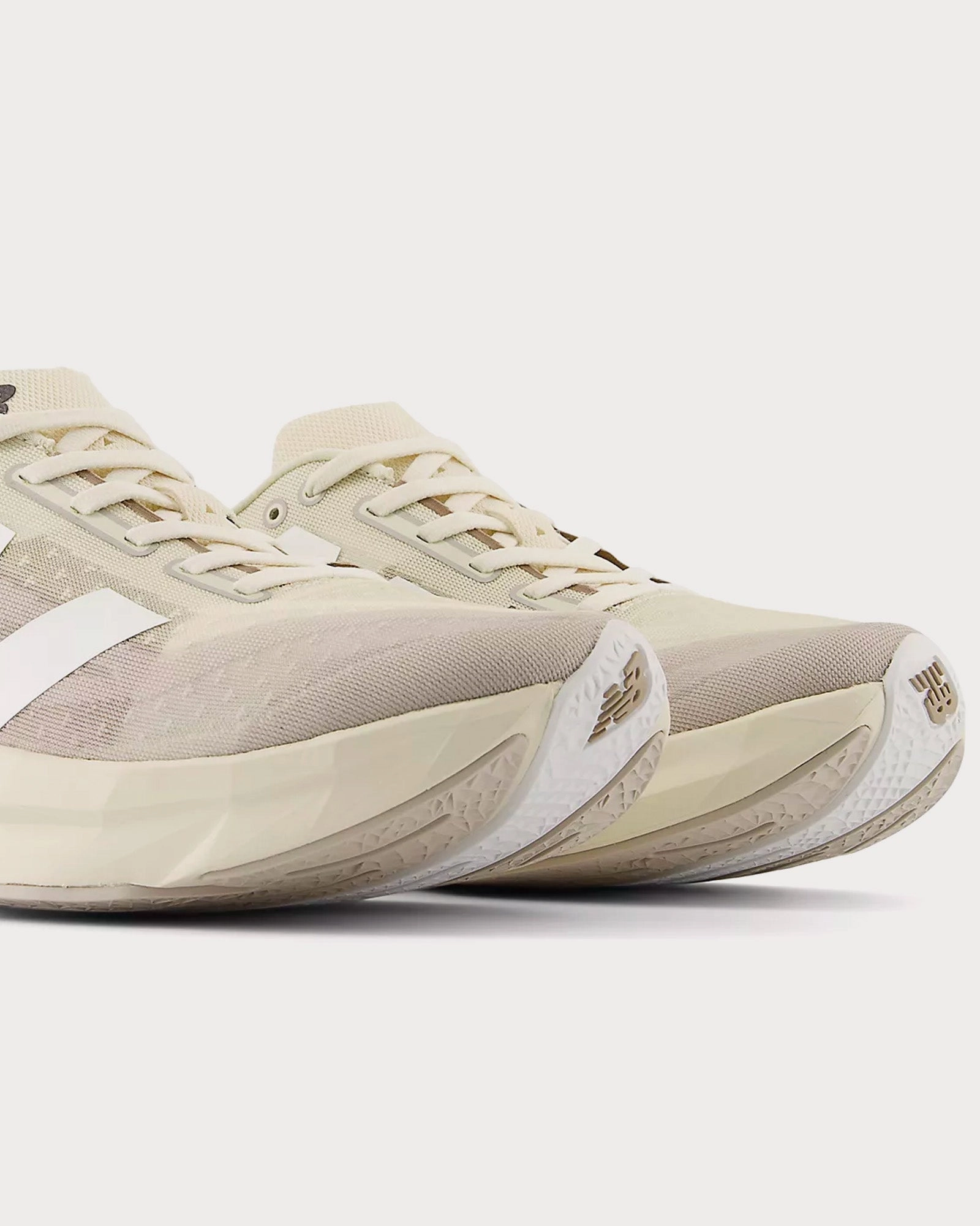 FuelCell Rebel v4 'Sydney's Signature Collection' Linen / Moonrock / White Running Shoes New Balance 460 V4 Review