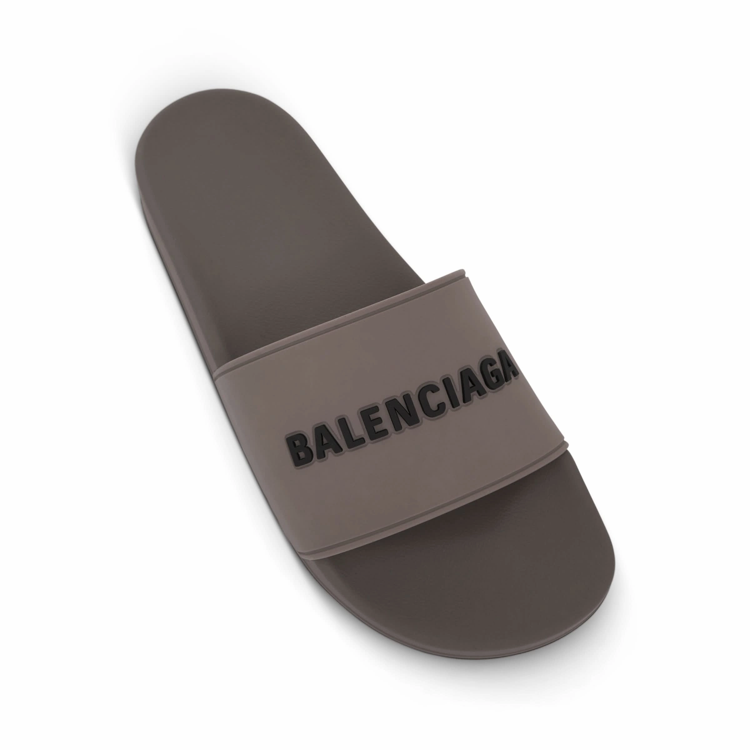 3D Logo Rubber Pool Slide Sandal in Grey/Black Oka B Sandals