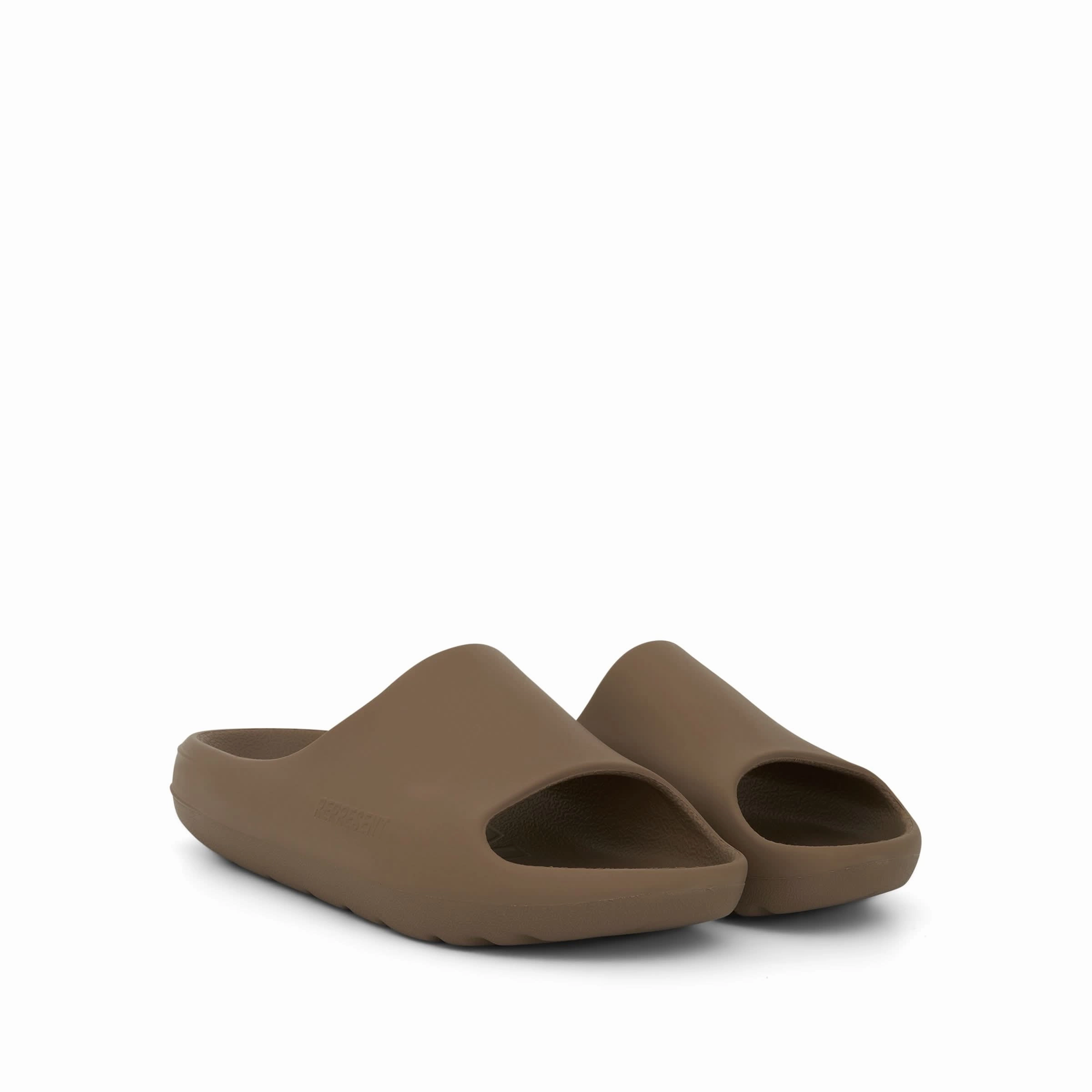 Eastland Sandals Rubber Sliders in Mushroom