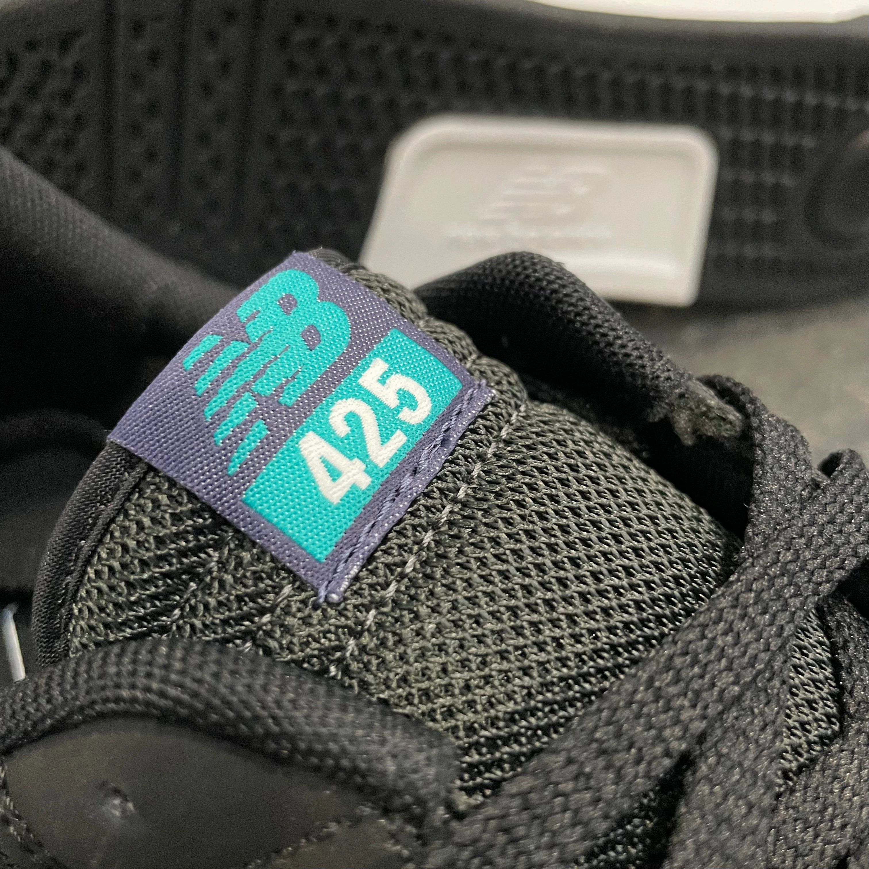 New Balance Numeric 425 Black/Black SALE New Balance 860v2 Mens