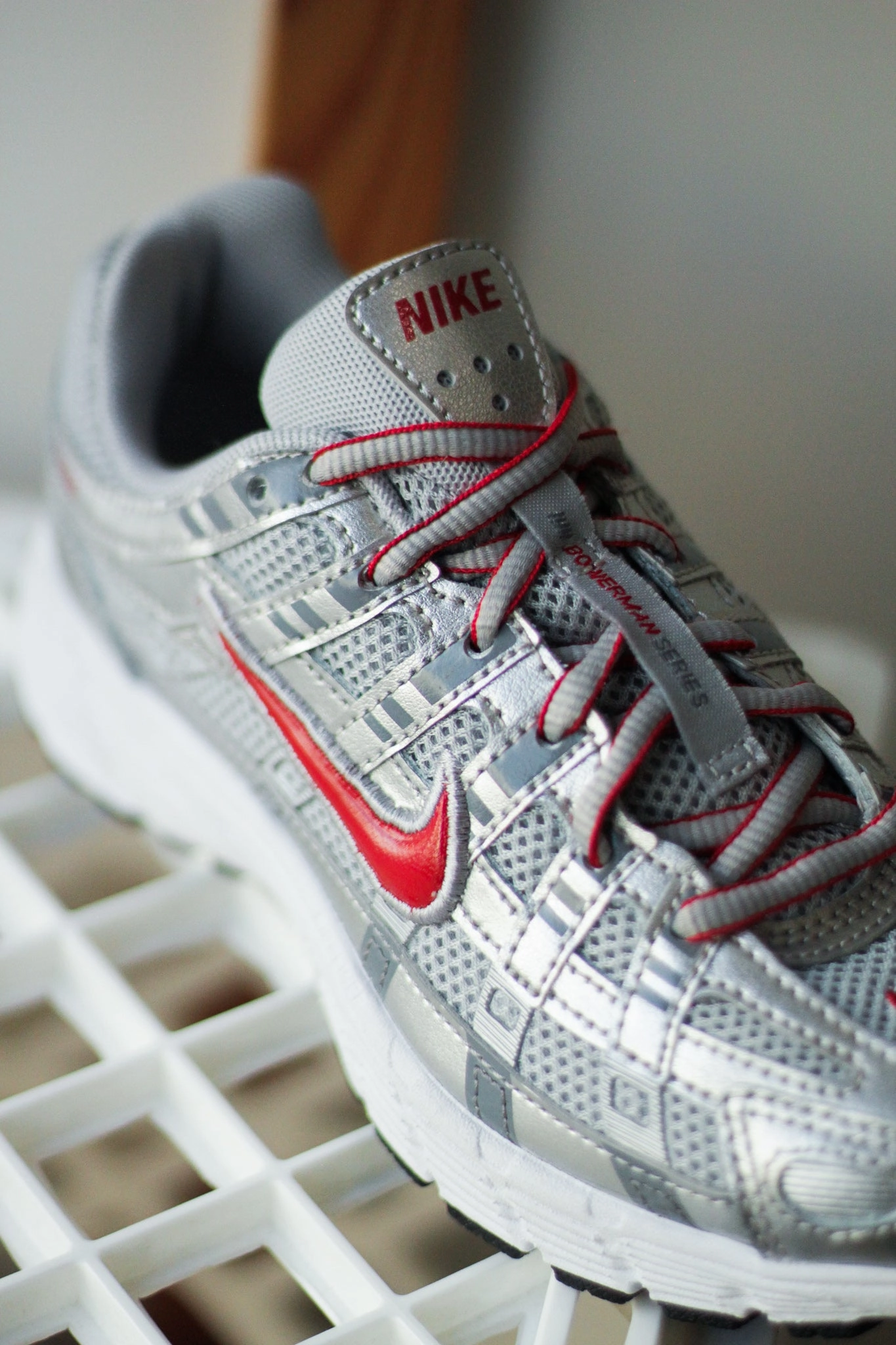 NIKE P-6000 (GS) "METALLIC SILVER/GYM RED-FLT SILVER" Asics Style Shoes