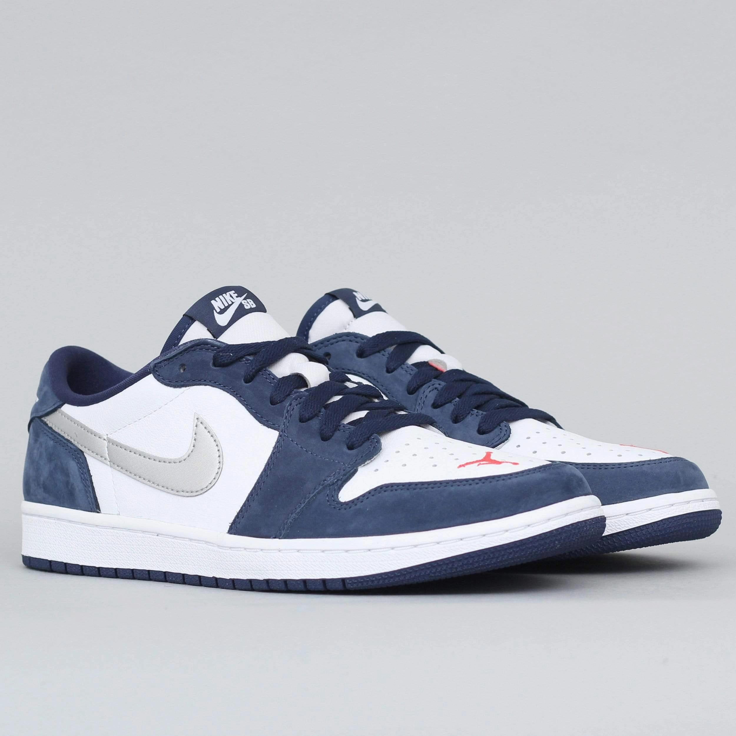Asic Gel Shoes Nike SB Air Jordan 1 Low QS Shoes Midnight Navy / Metallic Silver