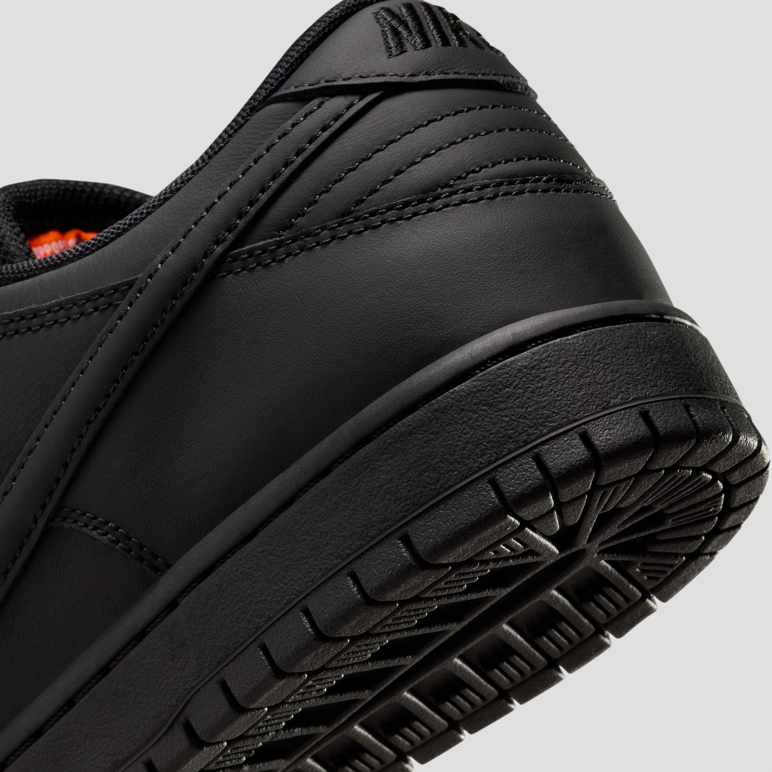 Asics Gel Contend Sl Walking Shoes Nike SB Dunk Low Pro Skate Shoes Black / Black / Black