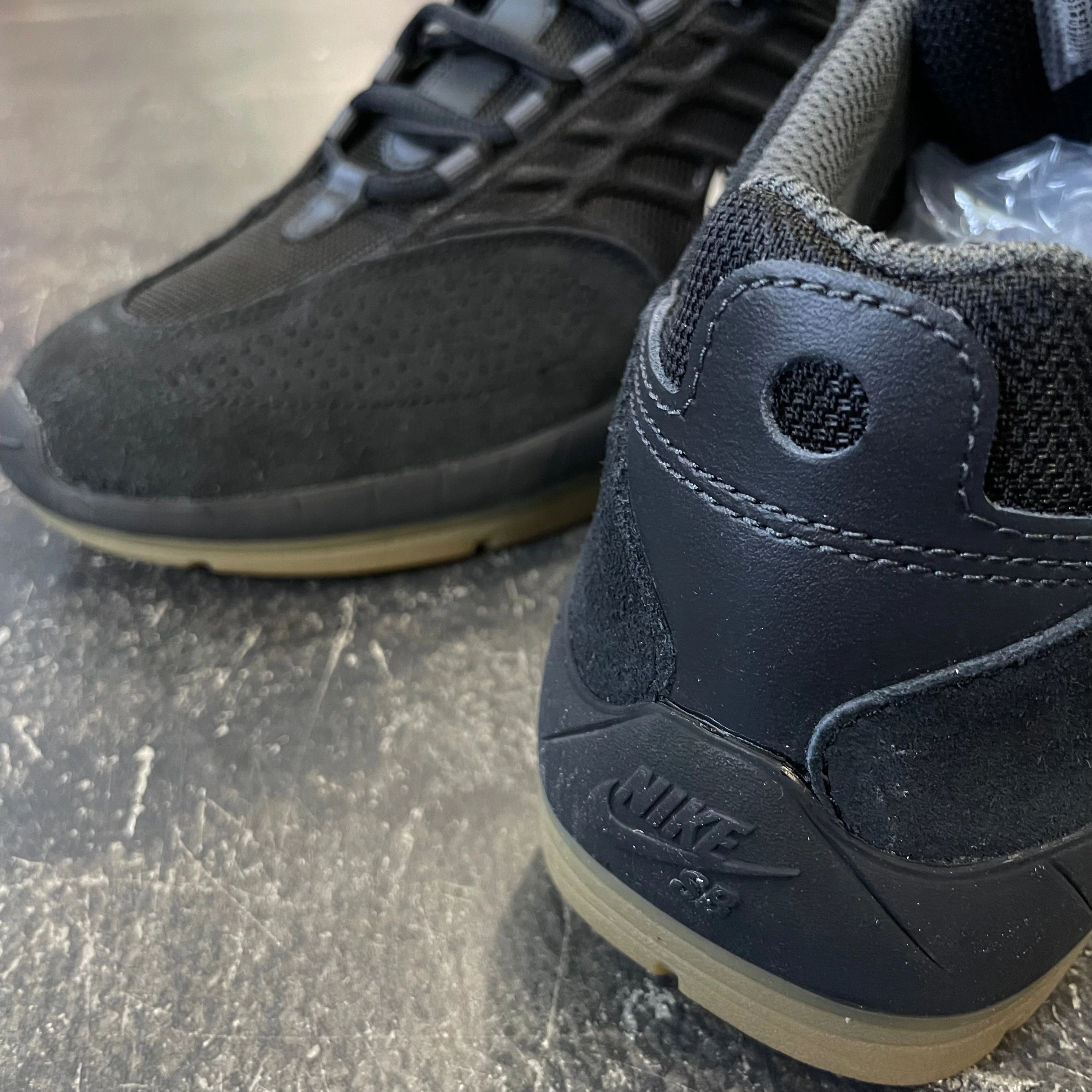 Senna Shoes Asics Nike SB Vertebrae Black/White SALE