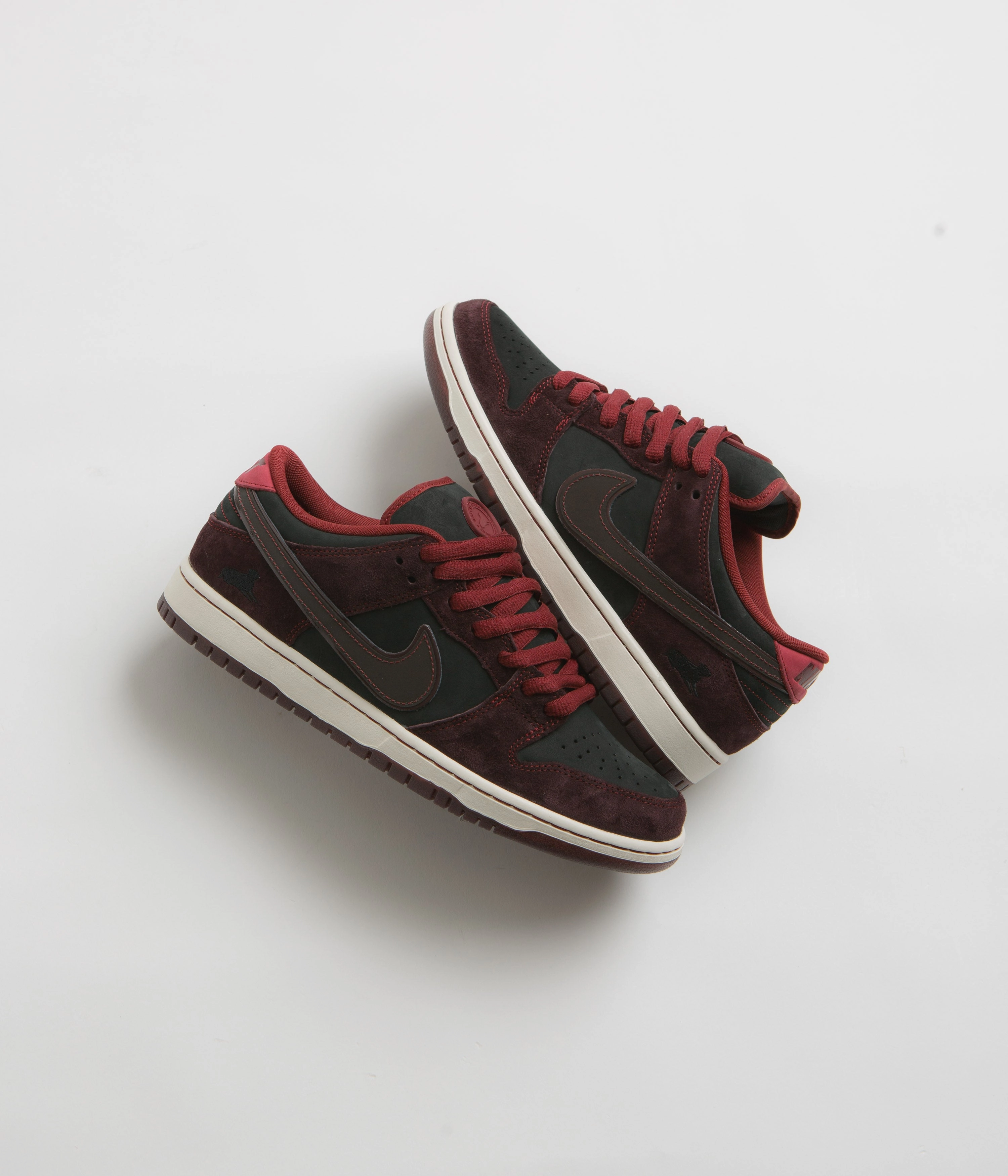 Asics Tiger Paw Running Shoes Nike SB x RIOT Skateshop Dunk Low Pro Shoes - Mahogany / Dark Beetroot - Team Red - Sail