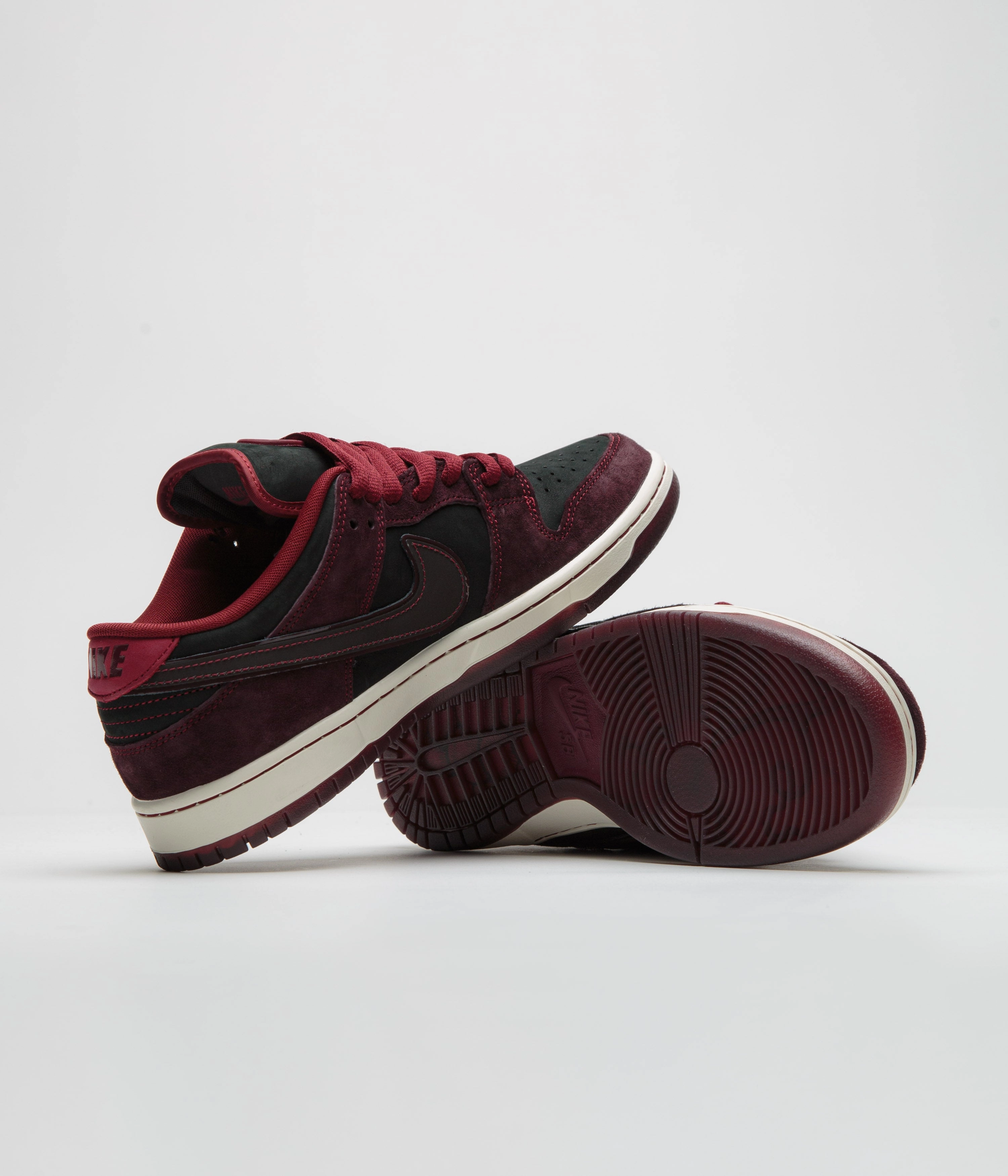 Best Asics Minimalist Running Shoes Nike SB x RIOT Skateshop Dunk Low Pro Shoes - Mahogany / Dark Beetroot - Team Red - Sail