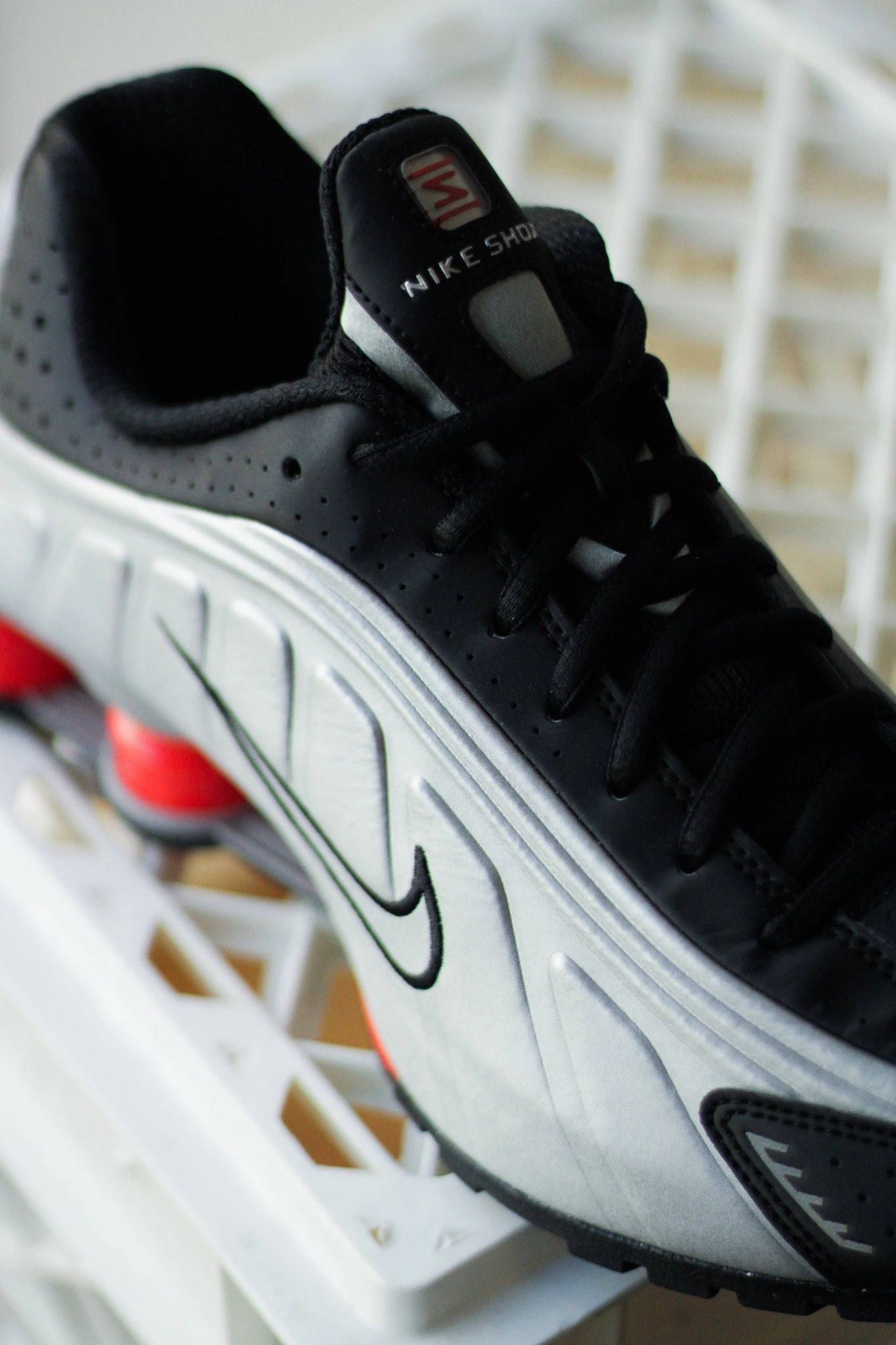 NIKE SHOX R4 "METALLIC SILVER/METALLIC SILVER-BLACK" Best Asics Shoes For Treadmill