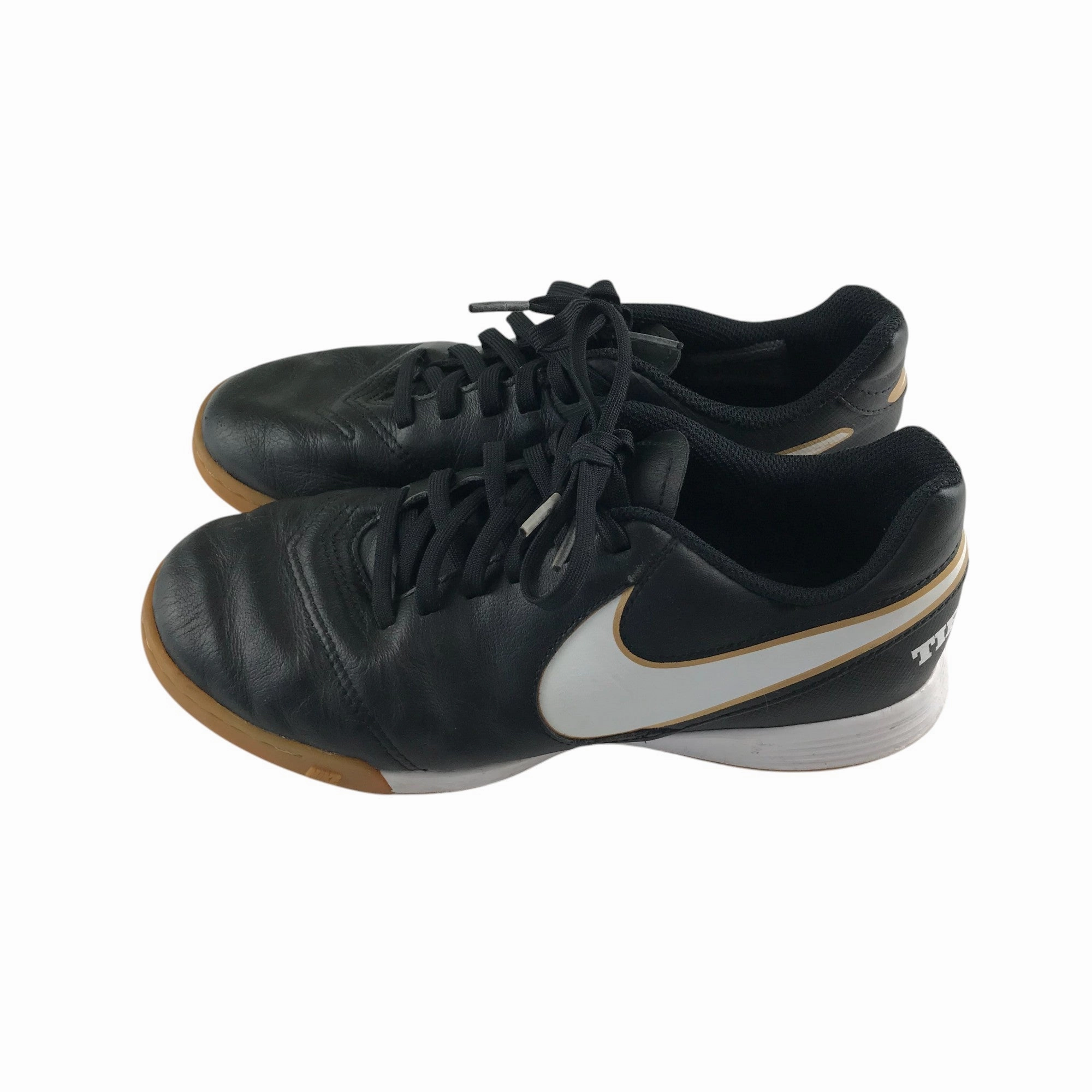 Nike trainers shoe size 3.5 black indoor training sneakers Asics Nimbus 26 Shoes