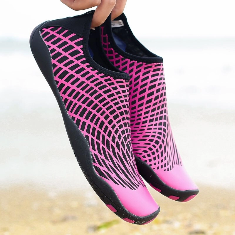 Plus size 35-47 Men Light Sneakers Unisex Aqua Shoes Beach Water Quick-dry Light Shoes Professional Lovers Swmming Shoes Pointed Flats Shoes