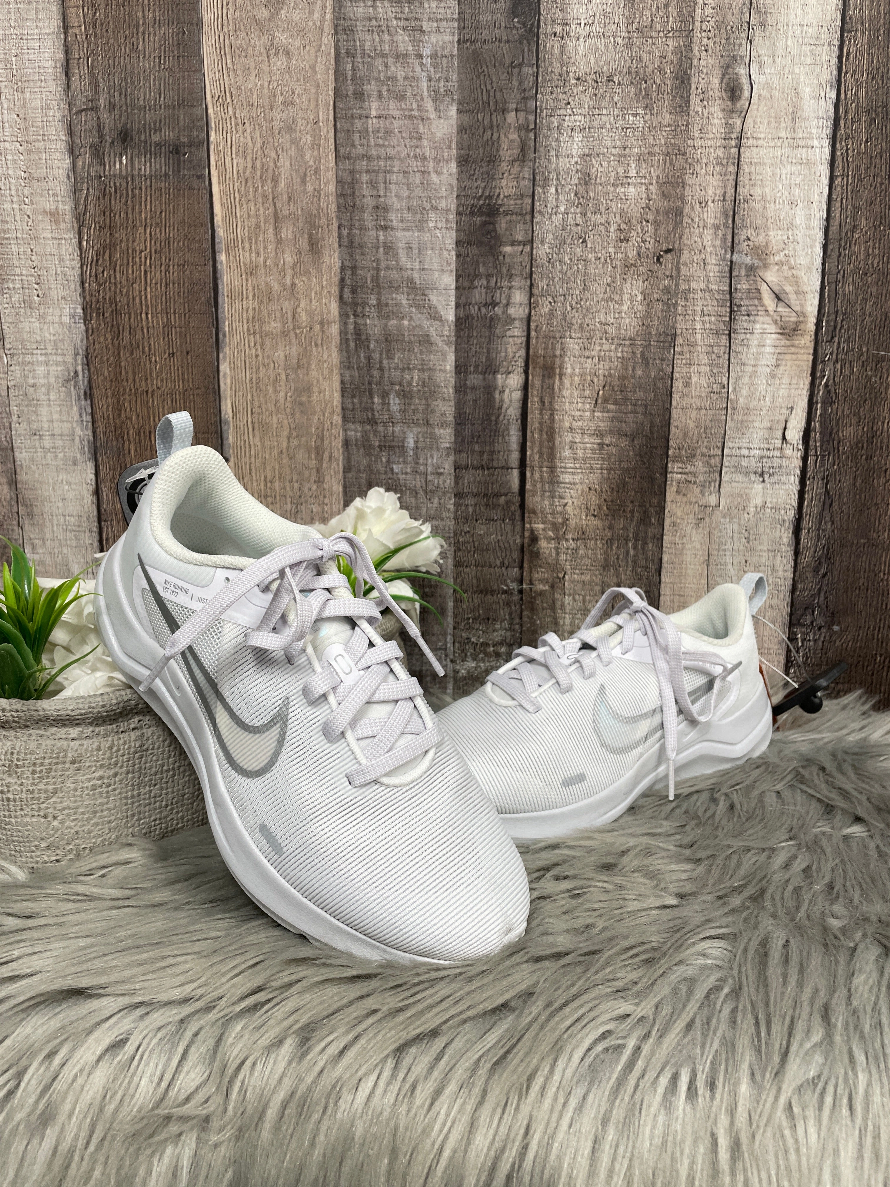 Asic Shoes Online Shoes Athletic By Nike In White, Size: 5.5