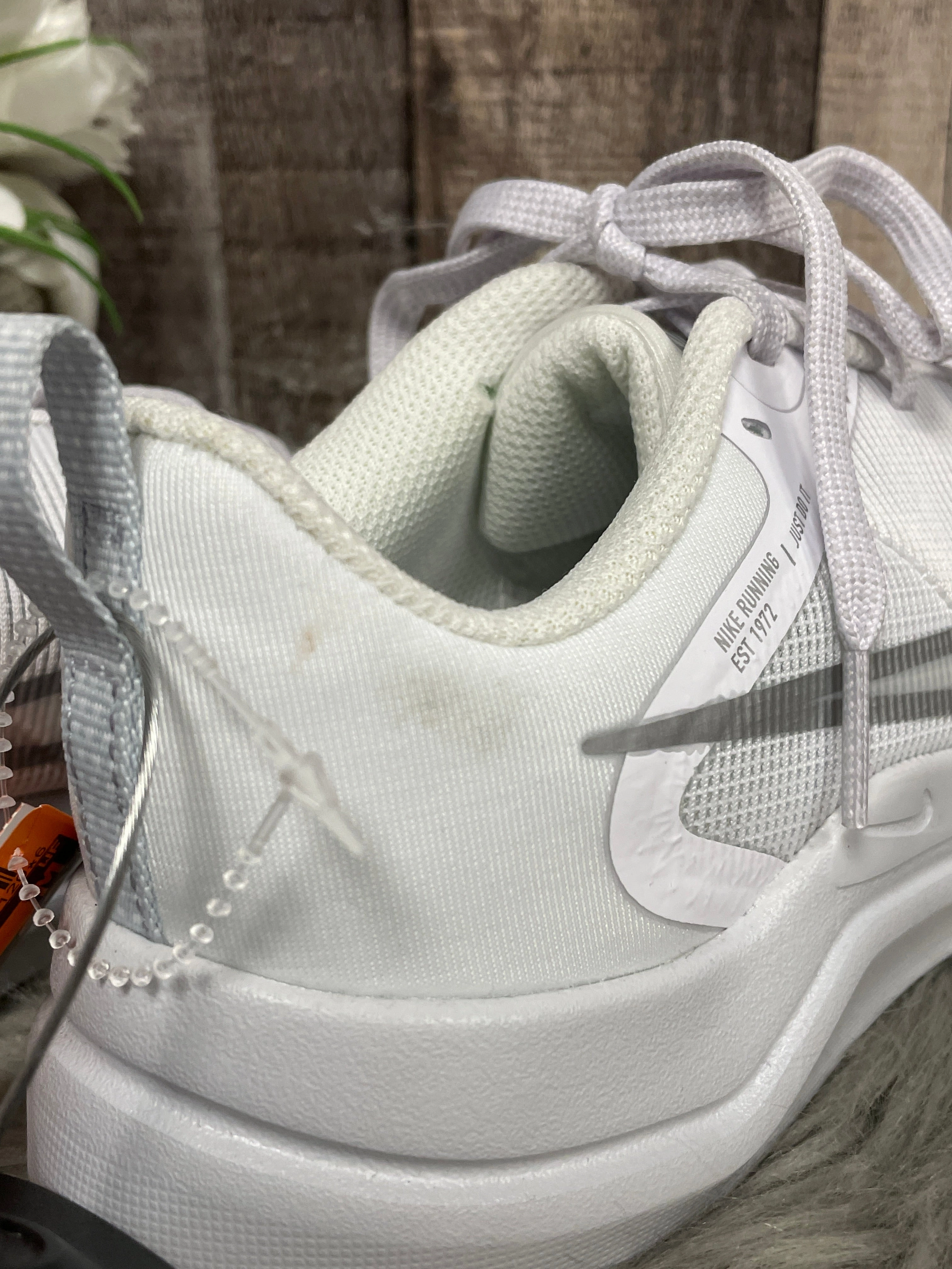 Asics Running Shoes For Flat Feet Shoes Athletic By Nike In White, Size: 5.5