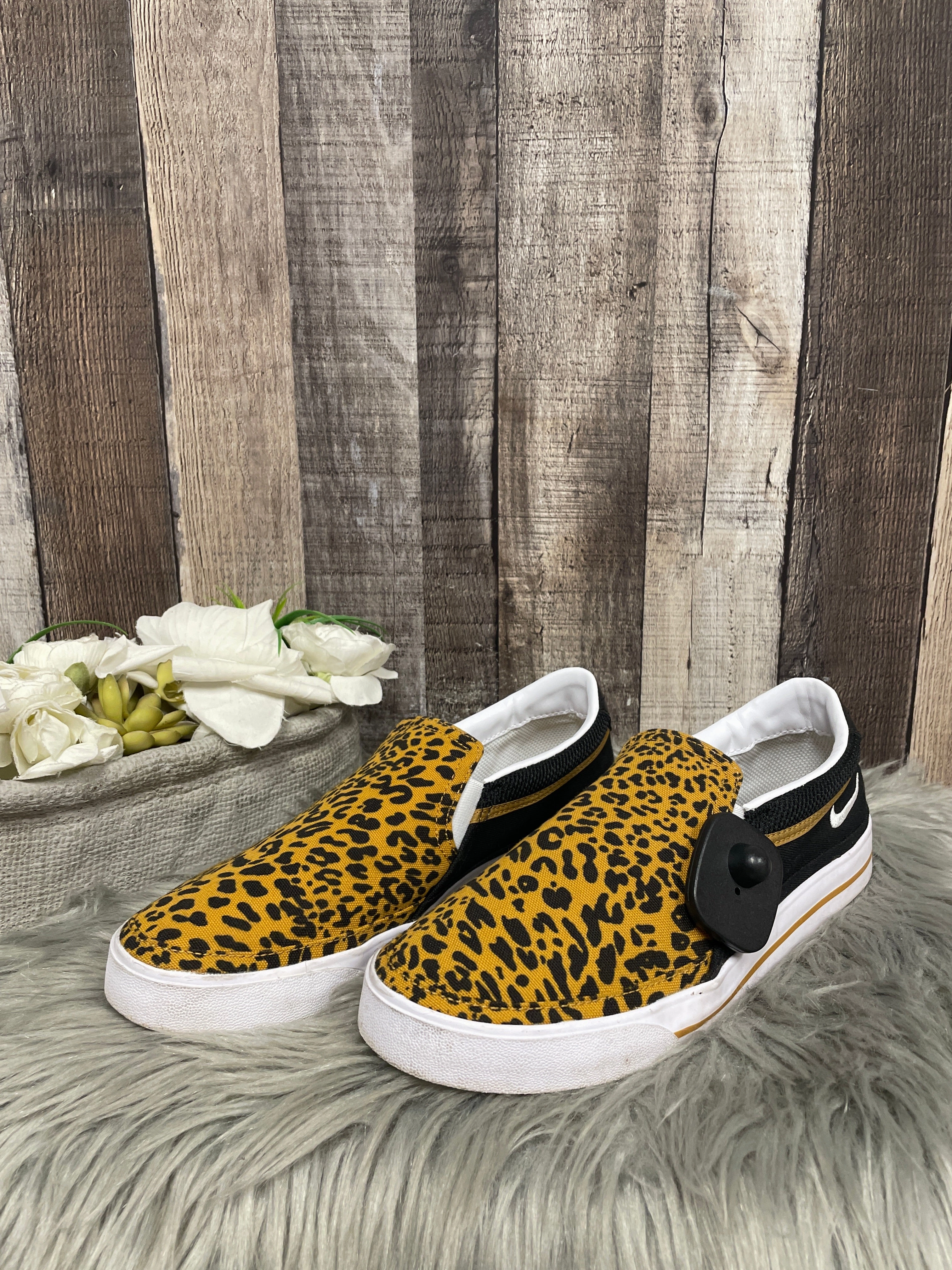 Shoes Sneakers By Nike In Animal Print, Size: 9.5 Asics Shoes For Long Distance Running