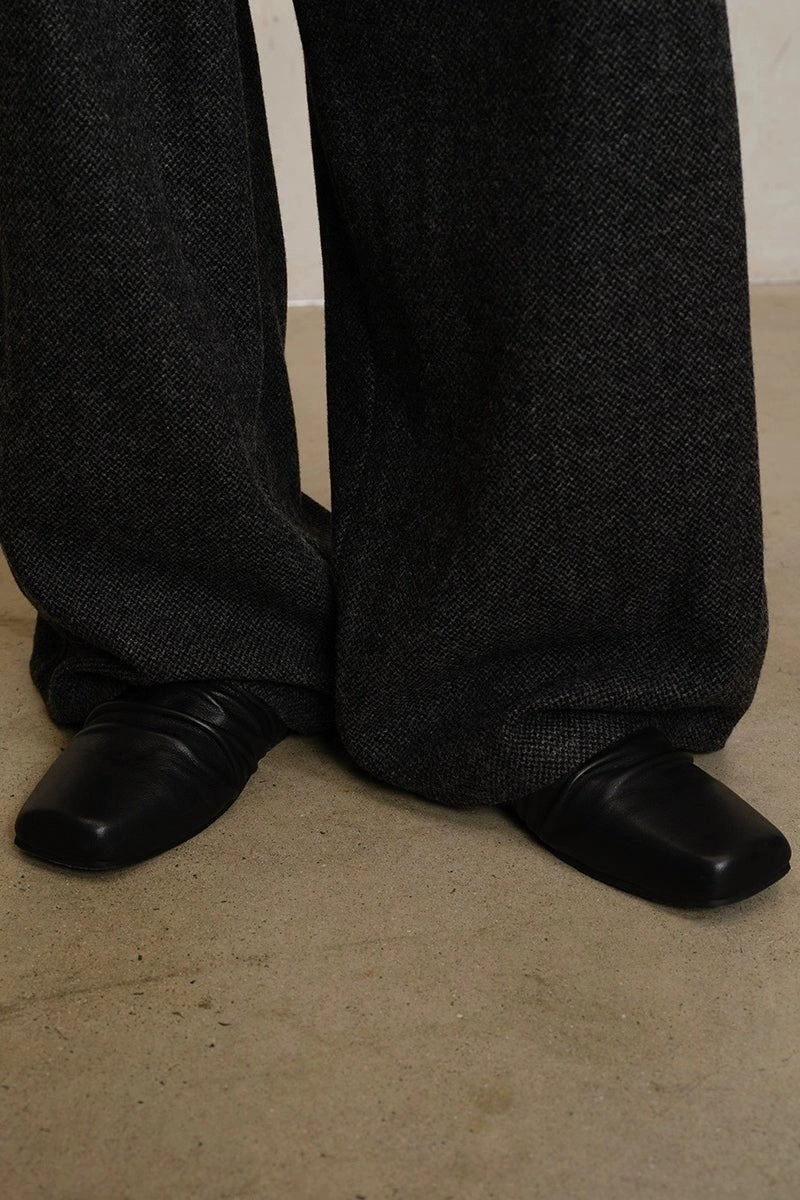 Wrinkled Leather Slippers Spongebob Slippers