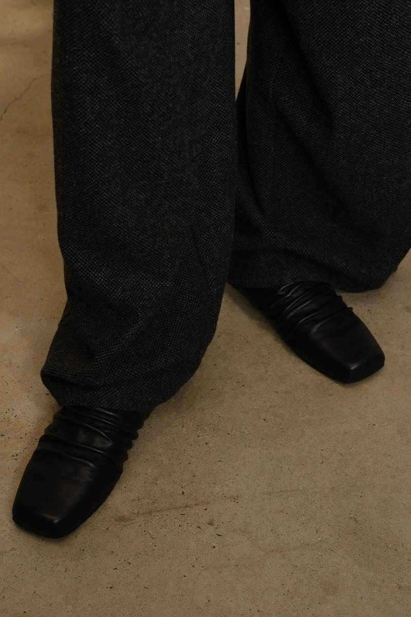 Wrinkled Leather Slippers Cow Squishmallow Slippers