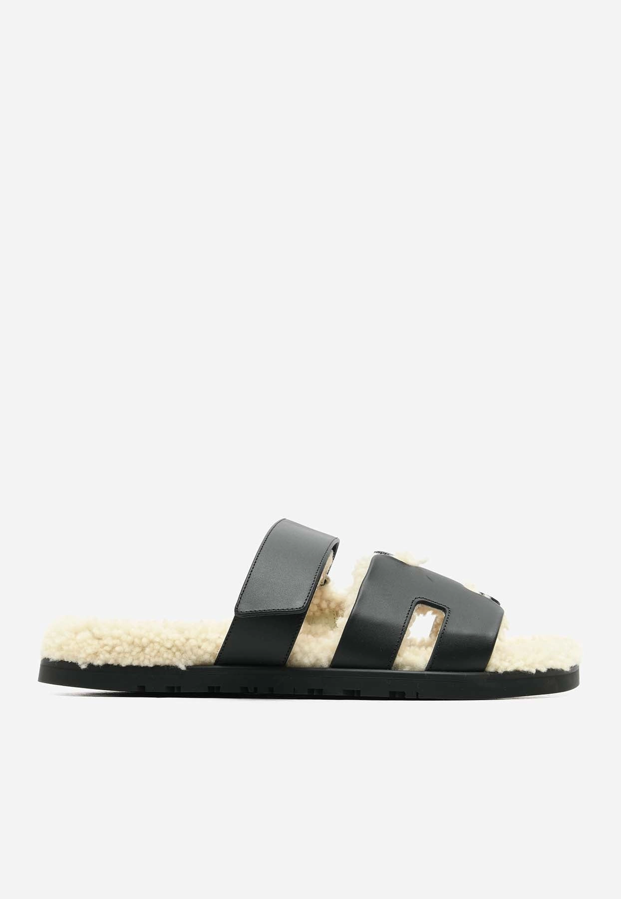 Dearfoams Slippers Chypre Sandals in Black Calfskin and Ecru Shearling