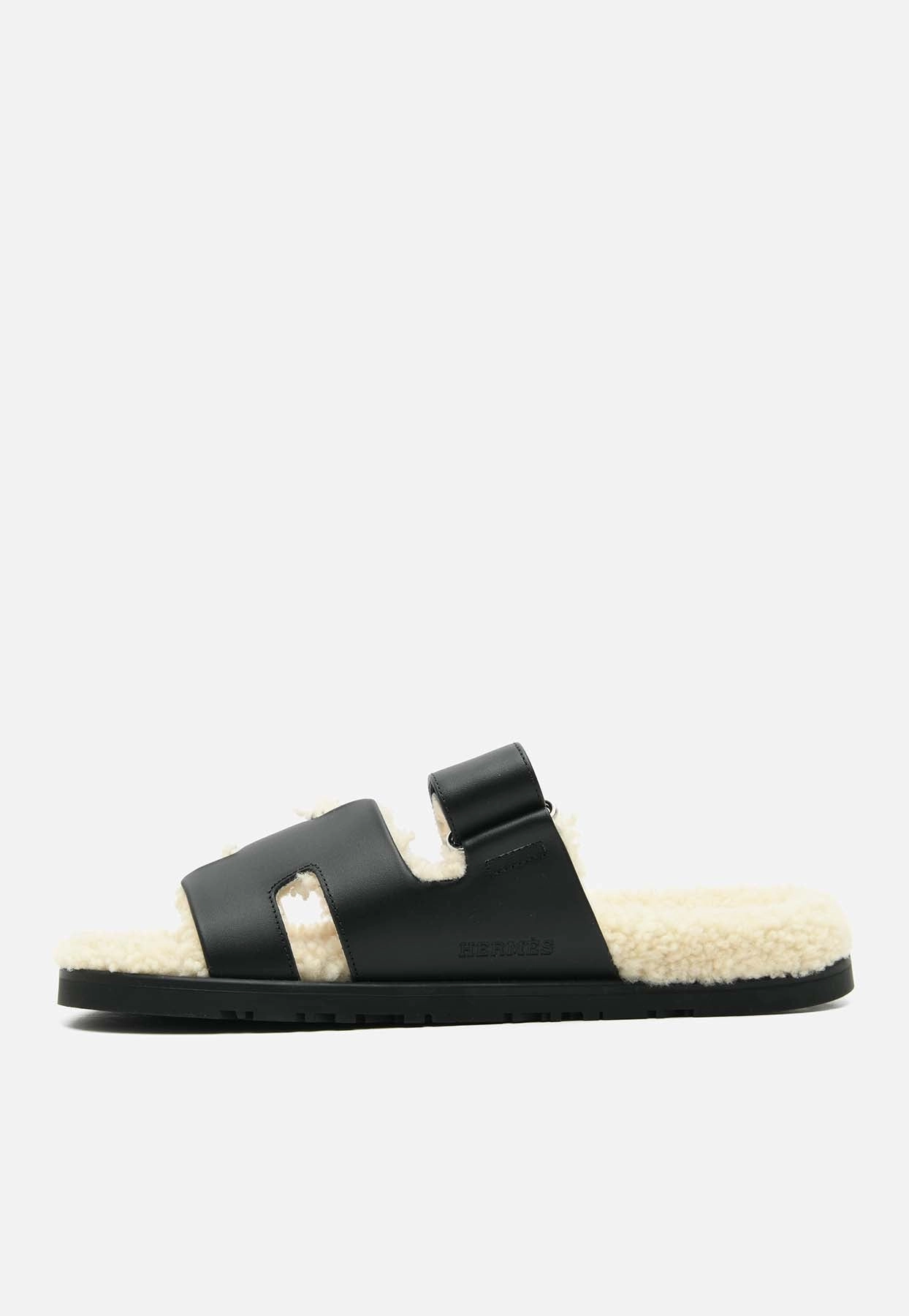 Chypre Sandals in Black Calfskin and Ecru Shearling Non Slip Slippers