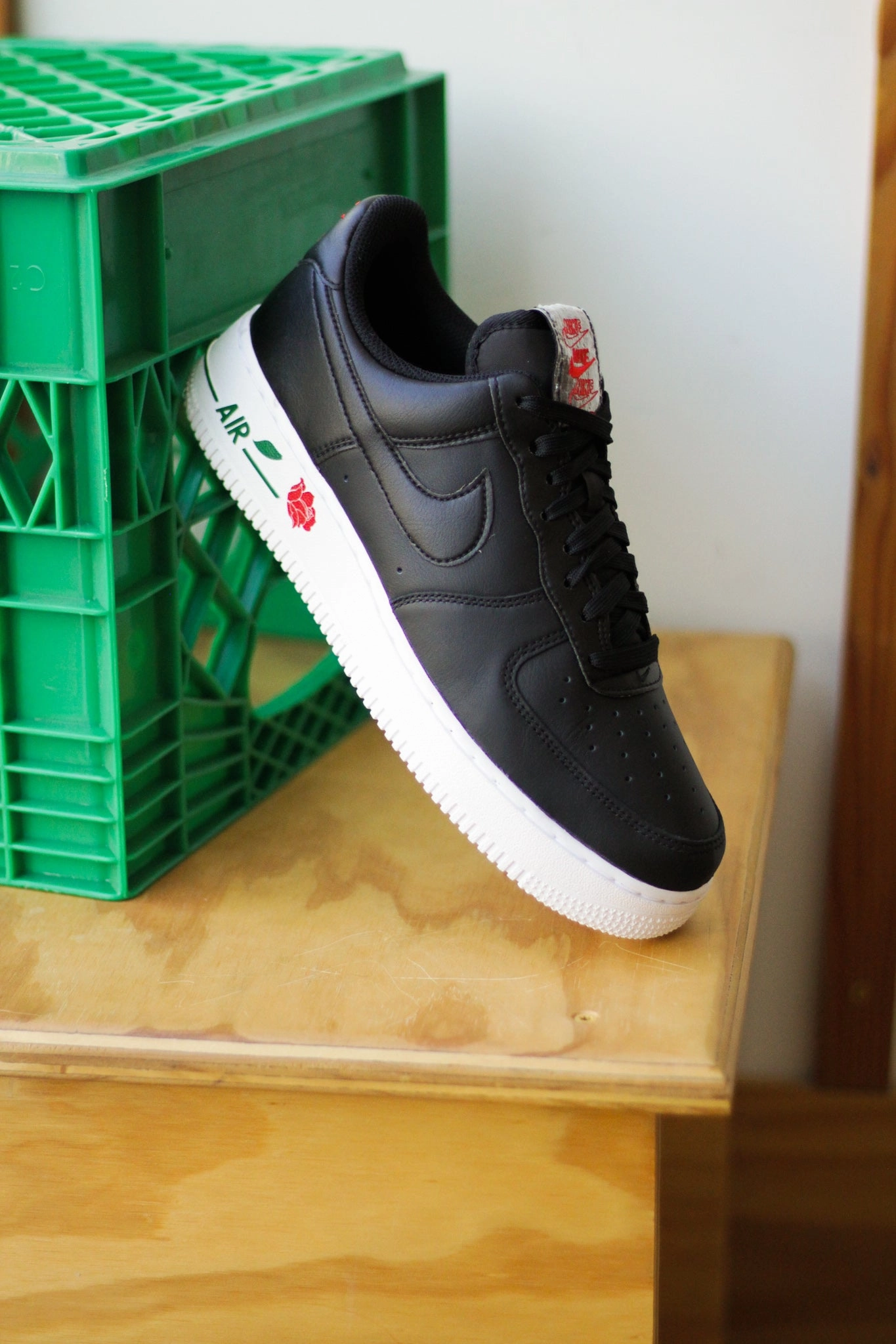 AIR FORCE 1 LOW '07 LX "BLACK/BLACK-WHITE-UNIVERSITY RED" Asics Walking Shoes Gore Tex