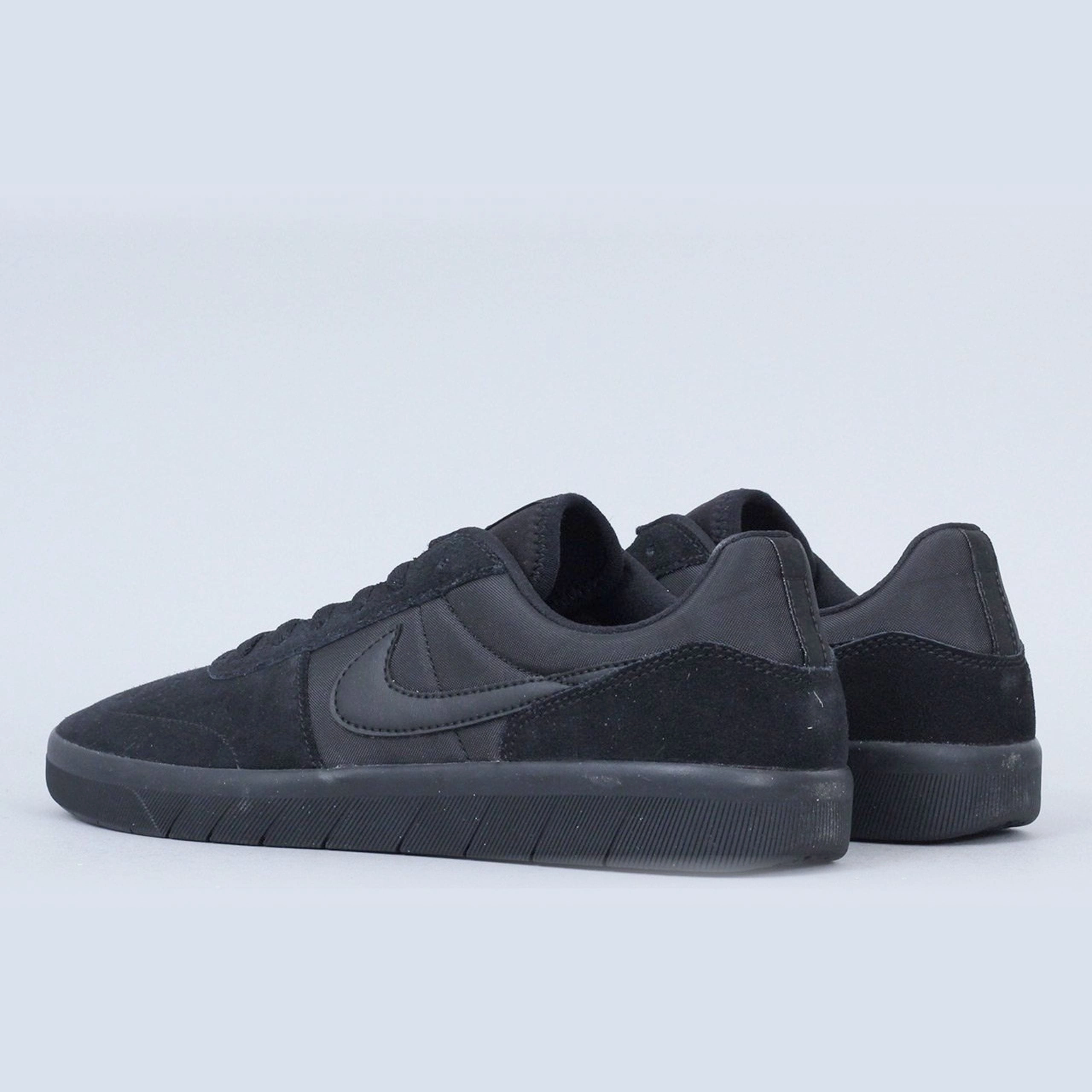 Nike SB Team Classic Shoes Black / Black - Anthracite Asics Studs Shoes