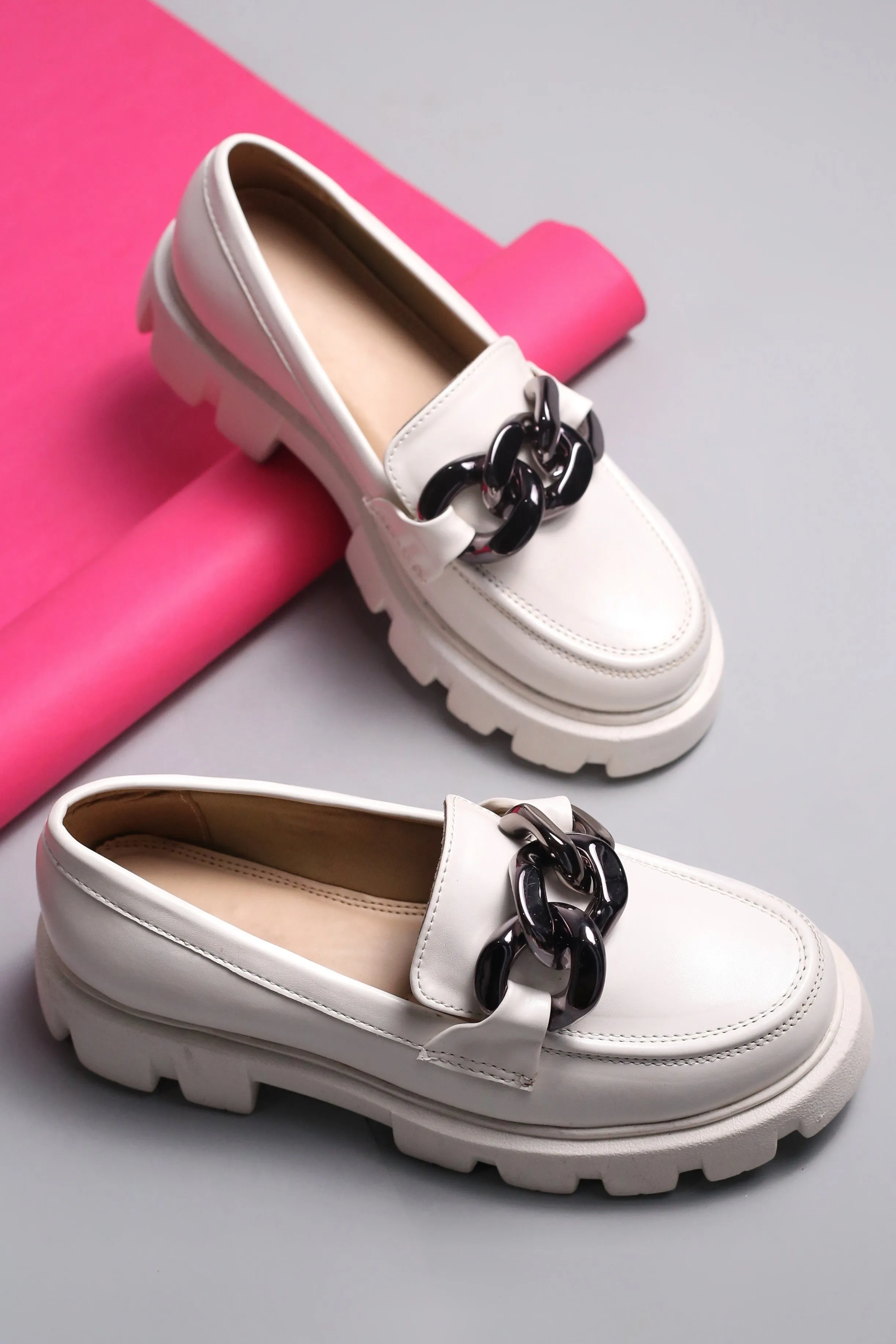 Loafers Gq Brauch White Solid Embellished Loafer Shoe