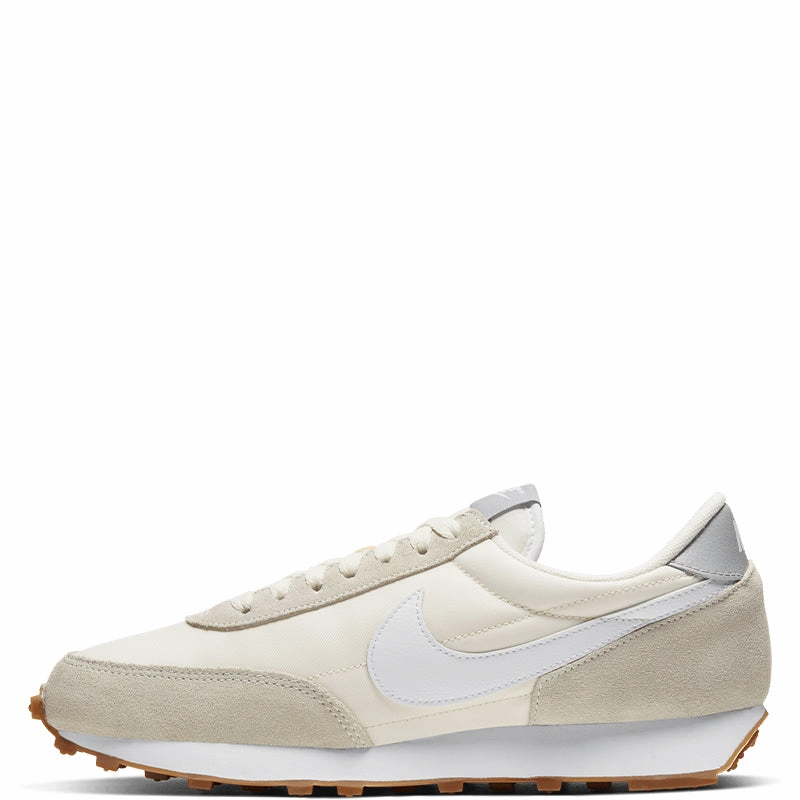 Nike Women's Daybreak Asics Shoe Tracker