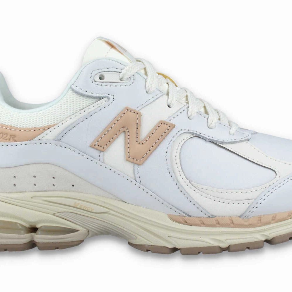 New Balance Men's 2002r Shoes - White / Vachetta Tan New Balance 1906r Silver Metallic Sea Salt