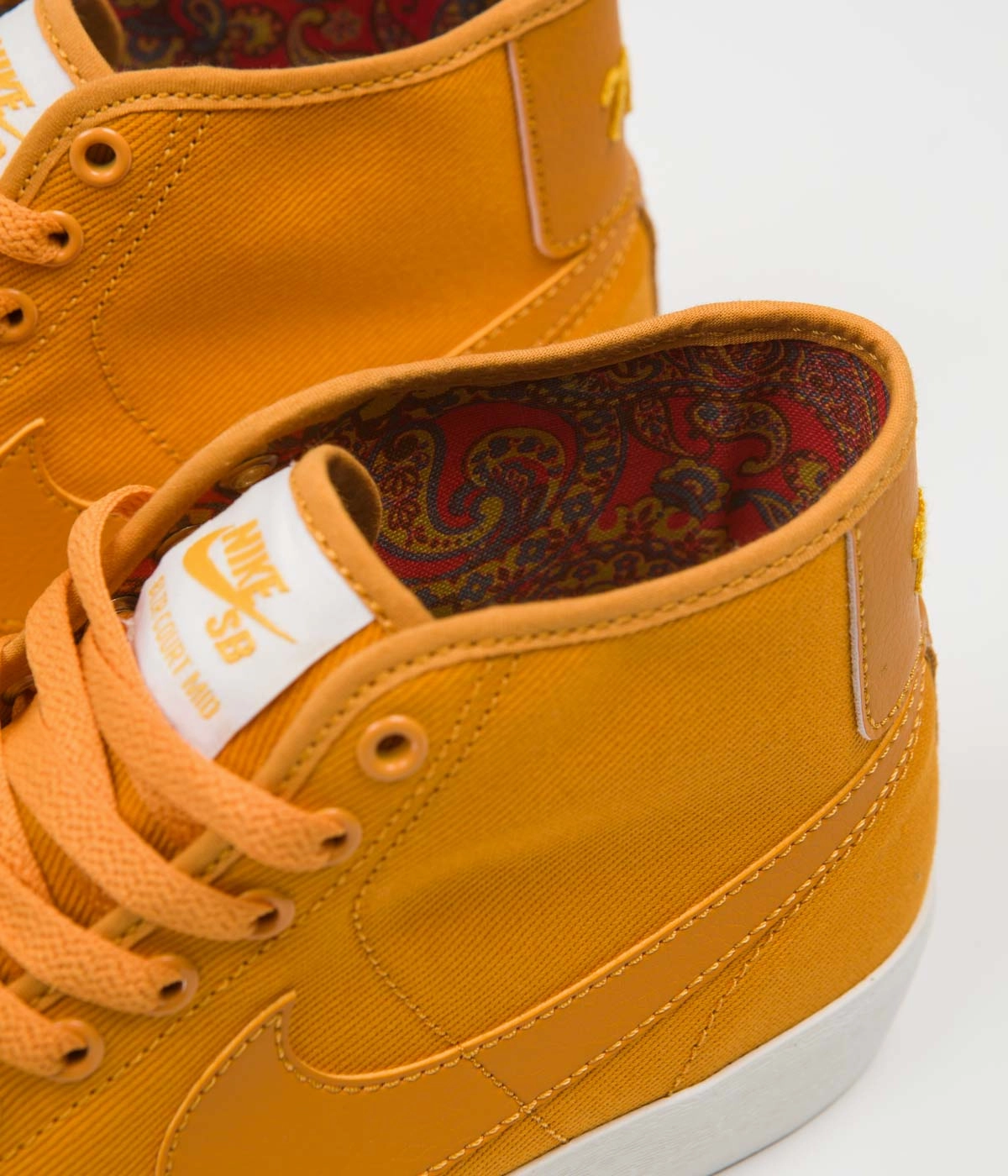 Nike SB Blazer Court Mid Premium Shoes - Light Curry / Light Curry - Light Curry - Sail Asics Gel Nimbus 18 Running Shoe