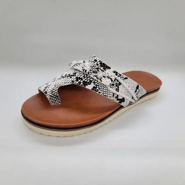 Whisper Slippers Yeknu Open-Toe Summer Sandals New Flat Bottom Fashion Women Slides Big Size Slip on Sandals Woman Outside Beach Flat Designer